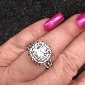 Beautiful 925 Sterling Bella Luce Ring🌼ON SALE 🌼